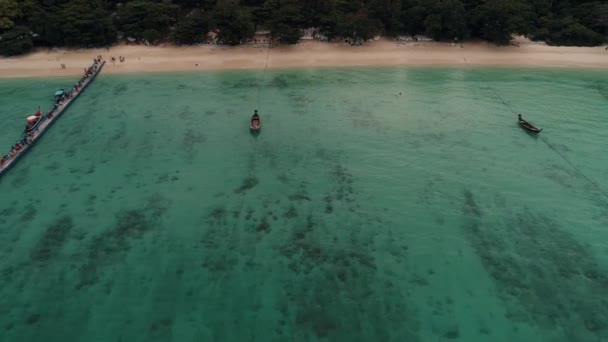 Tailândia Coral Island Drone Shot Uma vista dos corais que cercam a ilha a partir de uma altura de 100 metros . — Vídeo de Stock