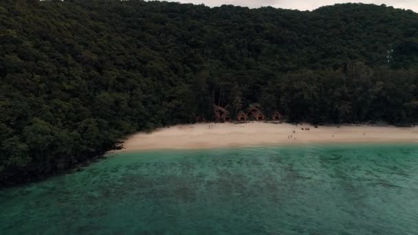 Tailândia Coral Island Drone Shot Uma vista dos corais que cercam a ilha a partir de uma altura de 100 metros . — Vídeo de Stock