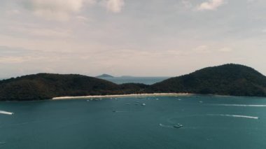 Tayland Mercan Adası uçak atış görünümü adanın deniz seviyesinden 500 metre yükseklikten. Quadrocopter ile çekim.