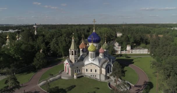 Templo del Príncipe Igor de Chernigov en Peredelkino Aérea — Vídeos de Stock