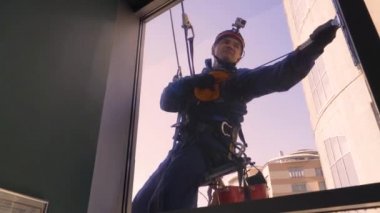 Windows çamaşır gökdelen dağcı