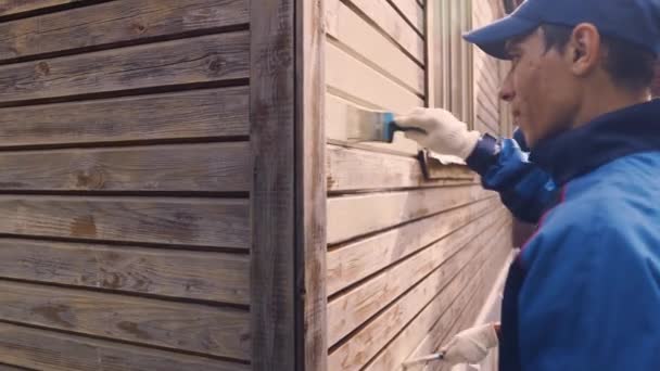 Malování domu malíř dům — Stock video