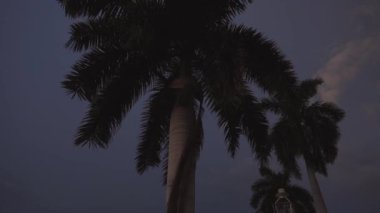 Küba, Trinidad şehir turu. Eski sokaklar, ana kare, vatandaşlar. Hayat bir turist Trinidad gözüyle.