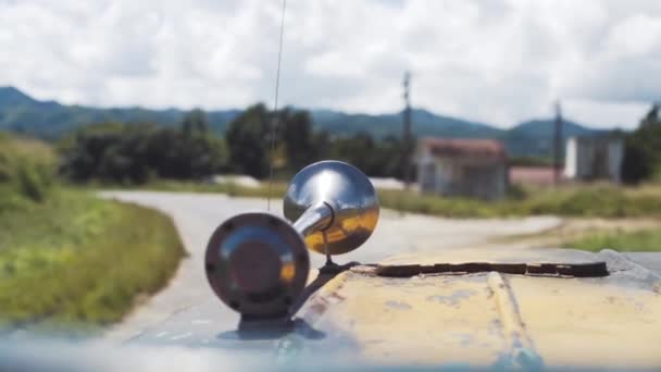 Ormanın içinden araba seyahat — Stok video