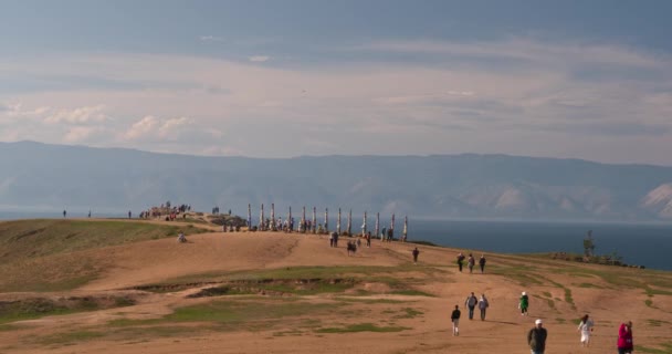 Baykal Gölü. Olkhon Adası, Hujir Köyü, Şamanka Kayası. Zamanlamalar — Stok video