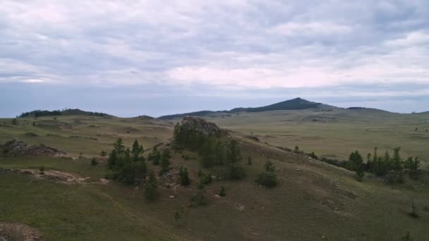 Baikal Valley spirits,Tazheran steppe, stone cliffs on the road. Aerial Summer — 비디오