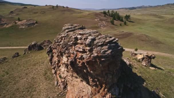 Baikal Valley spirits,Tazheran steppe, stone cliffs on the road. Aerial Summer — 비디오