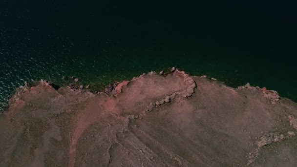 Скелясті береги острова Ольхон. — стокове відео