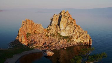 Yazın Şamanka. Baykal.