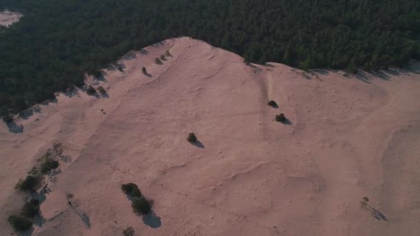 Uitzicht vanuit de lucht op zandduinen Baikal strand en kristalhelder water van Baikal Lake, Olkhon eiland — Stockvideo