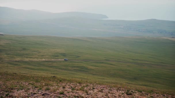 Село Хужир, зелені луки на острові Ольхон.. — стокове відео