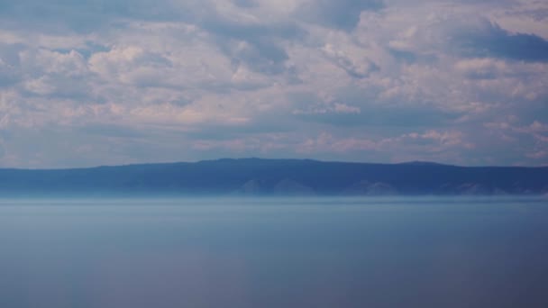 바 이 칼 호수의 아름다운 경관. 러시아의 본성. 여름 방학이야. Olkhon Island, Hujir Village, Shamanka Rock. — 비디오