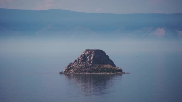 Vraiment incroyable île au milieu de la mer .