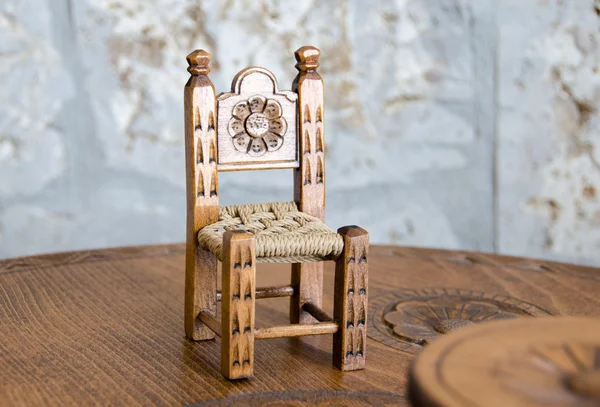 Sedia in miniatura fatta a mano in legno — Foto Stock