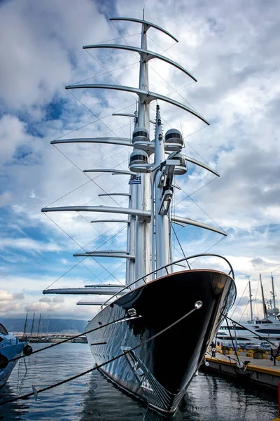 Mega luxusní plachta motorová loď — Stock fotografie