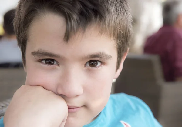 Brown eyes and hair — Stock Photo, Image