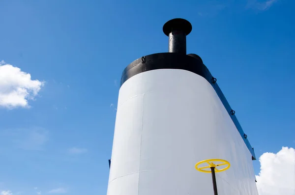 White ship's smokestack — Stock Photo, Image