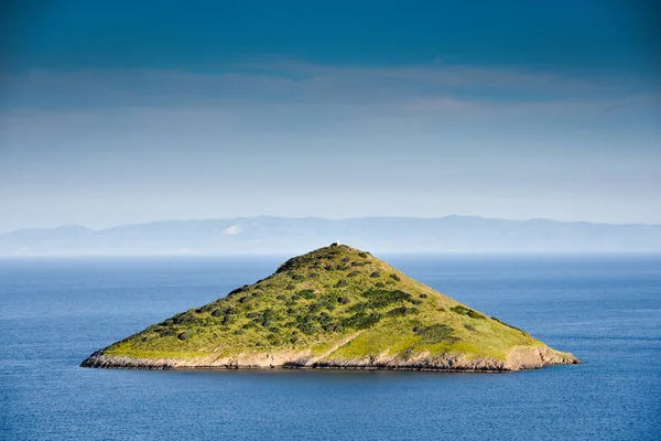 Isla verde desierta — Foto de Stock