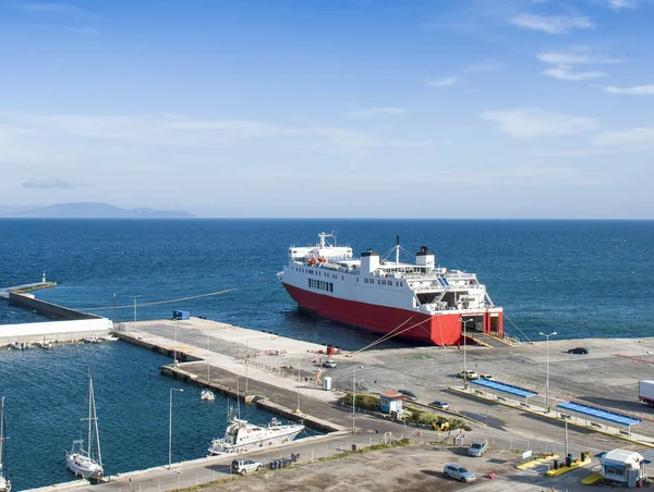 Cargo port and car ferry in Rafina — Stock Photo, Image