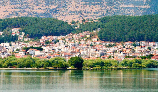 Ioannina město a jezero Pamvotis nachází v Epirus.Greece. — Stock fotografie