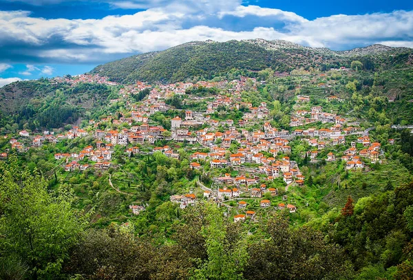 Arcadia, Yunanistan Peloponnese içinde bulunan Lagadia Köyü görünümünü.