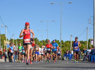 Atina klasik Marathon.Over 45.000 sporcular coun onlarca