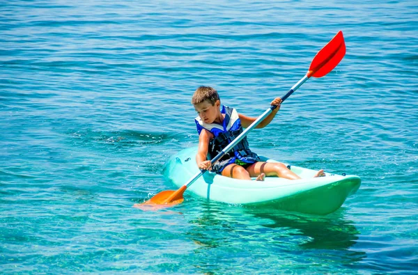 Leçons de kayak en vacances d'été — Photo