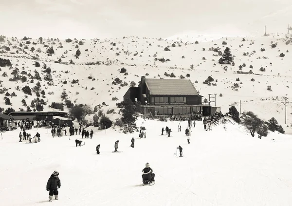 ギリシャのマナーロ山のスキーセンター ヴィンテージルック写真 — ストック写真