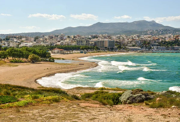 ギリシャのラフィナ市の海岸と港を眺め — ストック写真