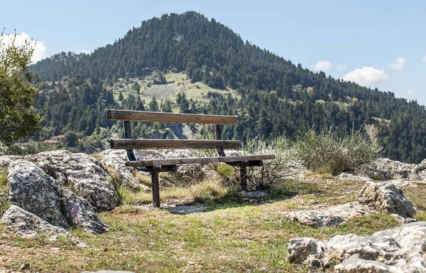 Banco Com Ótima Vista Sobre Montanha Mainalo Aldeia Vatessiniko Grécia — Fotografia de Stock