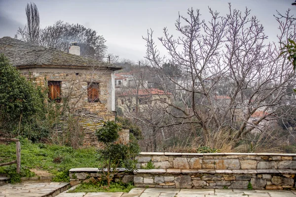 Nebbia Sopra Case Tradizionali Nel Villaggio Milies Sul Pelion Greece — Foto Stock