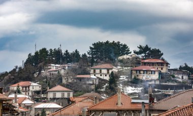 Vitina 'nın manzarası, Arcadia, Moreloponnese, Yunanistan' da bir dağ köyü