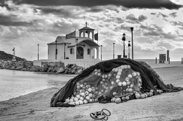 Yunan Adasındaki Dramatik Gökyüzünün Altında Küçük Bir Yunan Şapeli Küçük — Stok fotoğraf
