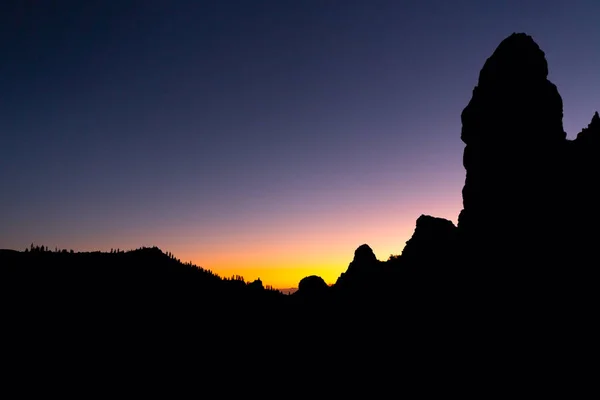 Вид на скалистые горы на закате — стоковое фото