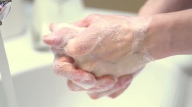Kendini Covid19 Coronavirus ve diğer mikroplardan koru. Doğru el hijyeni tekniği çok önemlidir. Görüntüyü kapat.