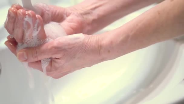 Good hand hygiene technique. Protect yourself from germs and the Covid19 coronavirus. — Stock Video