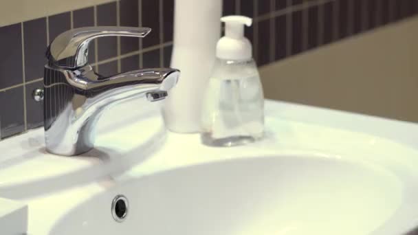 Higiene das mãos. Proteção contra micróbios e coronovírus . — Vídeo de Stock