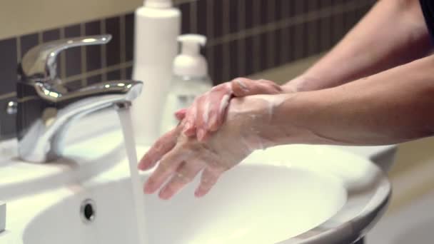 Good hand hygiene technique. Protect yourself from germs and the Covid19 coronavirus. — Stock Video