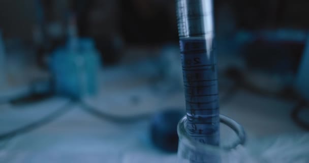 Tracking Close Shot Purple Liquid Being Put Conical Flask Close — Stock Video