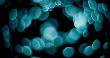 Soyut renkli bokeh ışıkları, arka plan için b-roll görüntüleri. Yanlardan sağa sola hareket eden odaksız ışıklar, halüsinasyon kavramı. Yakın çekim, sığ alan derinliği, Bmpcc 4k görüntü