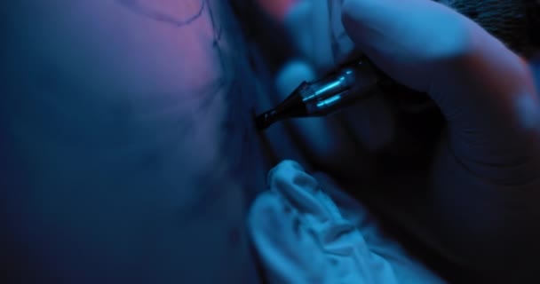 Extreme Close Tattoo Artist Making Tattoo Drawing Blue Studio Lighting — Stock Video