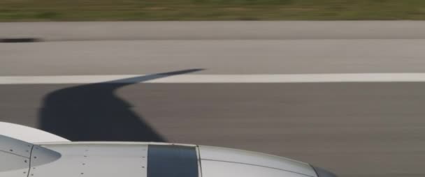 View Runway Plane Take Shadow Wing Plane Moving Very Fast — Stock Video