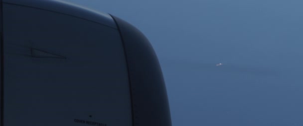 海の中の船の空中ビュー 飛行機の窓から見る 旅のコンセプト スローモーション Bmpcc — ストック動画