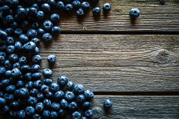 木製の背景にブルーベリー。果物、オーガニック フード — ストック写真