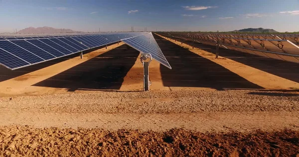 Närbild Solenergi Paneler Öknen — Stockfoto