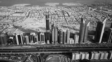 Şeyh Zayed Yolu Gökdelenleri Dubai Metro, E11, Dubai, Birleşik Arap Emirlikleri, Uae, siyah beyaz