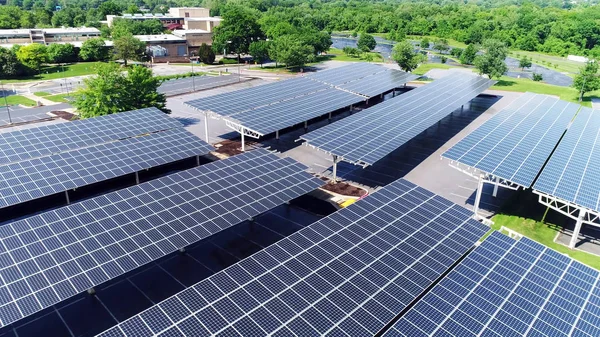 Energía Solar Estación Coche Con Árboles Alrededor Vista Aérea Del — Foto de Stock