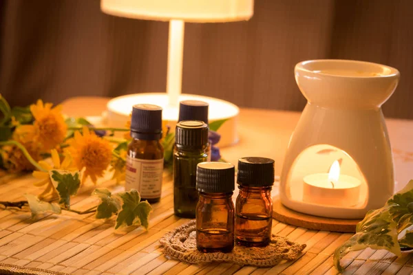 Aceites Esenciales Para Tratamiento Aromaterapia Por Noche — Foto de Stock