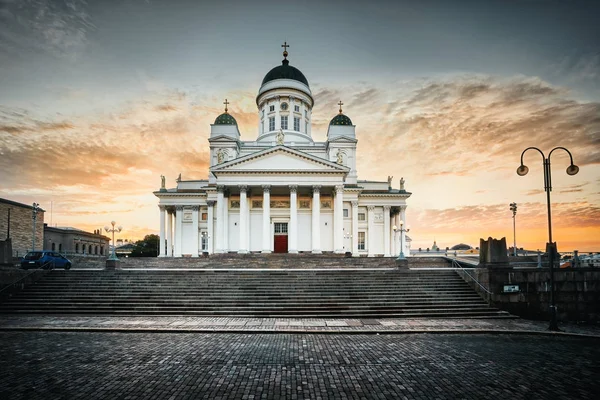 Helsinki Katedrali üzerinde gündoğumu — Stok fotoğraf