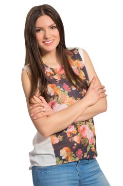 Çapraz silah ile gülümseyen güzel uzun saçlı kadın